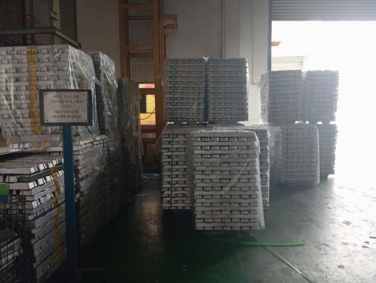Alluminum alloy-raw material